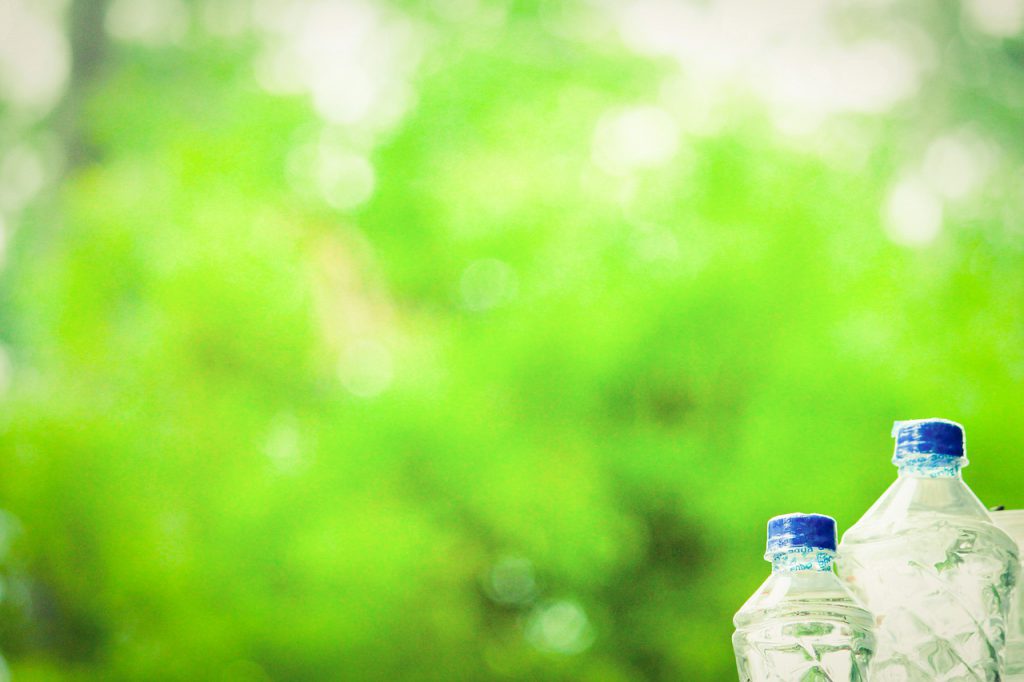 Acqua-in-bottiglia-di-plastica